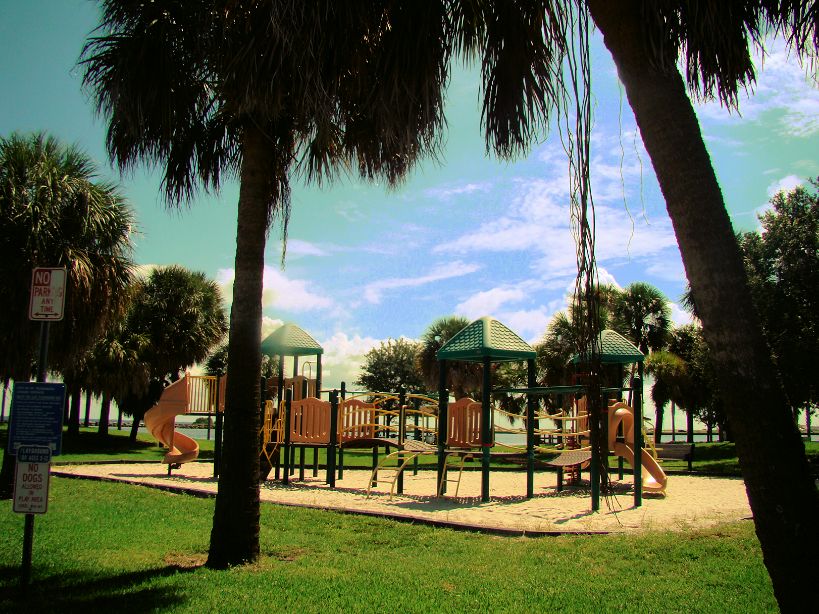 playground2-palm-trees-saint-petersburg-demens-park-us-destination-mhlivingnews-com-