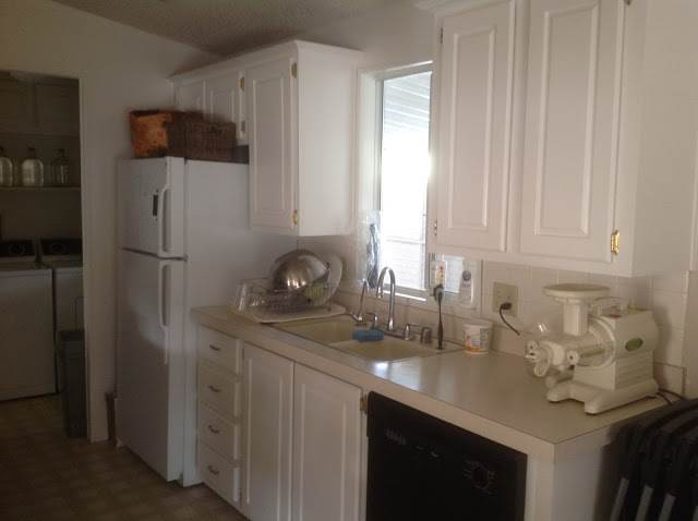 mobile-home-kitchen-before-tdy-home_0565f3884818cbab3d2c7a45444a9d7a.today-inline-large