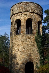 longwood-garden-chime-tower-credit-wikicommons-posted-mhlivingnews-com-kenneth-square-pa-usa-