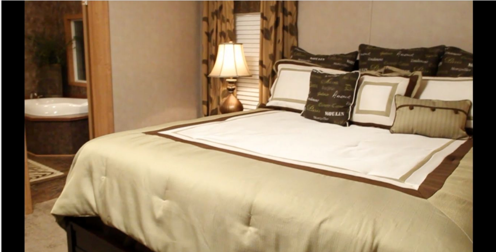 8-master-bedroom2-kabco-tunica-show-32x70-manufactured-home-living-news-com-