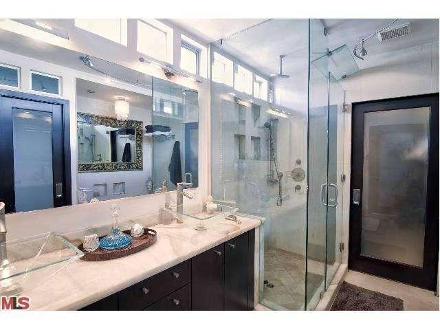 11master-bath-29500-heathercliff-rd-#189-malibu-ca-90265-point-dume-club-betsy-russell-manufactured-home-liv