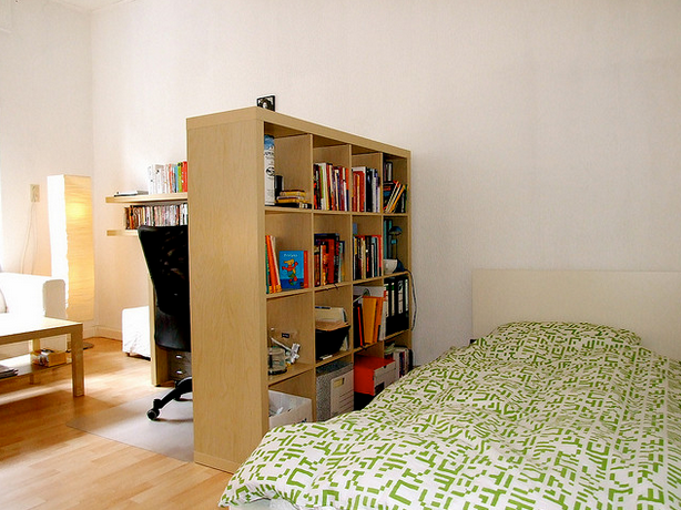 using-bookcase-as-room-divider-bedroom-living-credit=flickr-creative-commons-posted-manufactured-home-living-news-