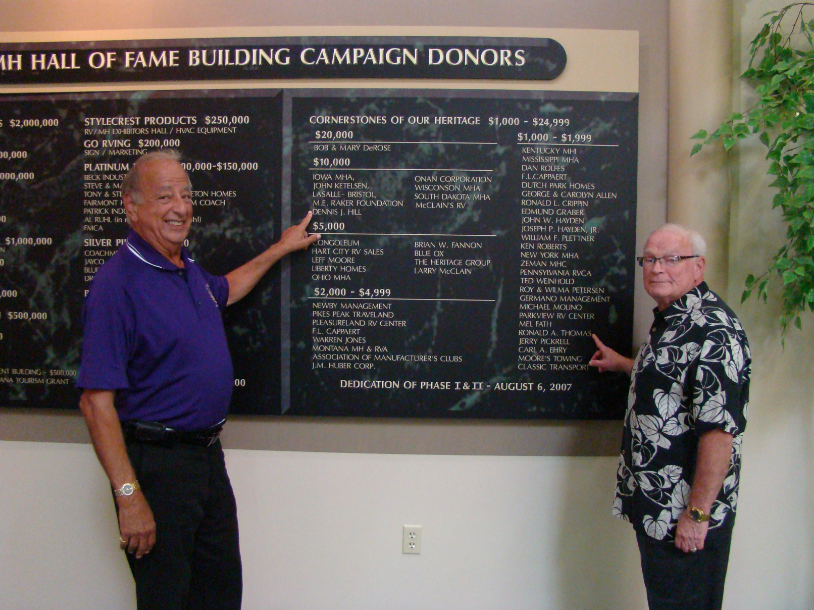 ron-thomas-sr-pointing-dennis-hill-pointing-ron-thomas-sr-rv-mh-hall-of-fame-donors-plaque-manufacturedhomelivingnews-com-