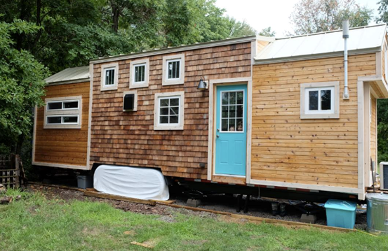 TinyHouseJamieKellyRye-ToledoBladeLoriKing-postedMHLivingNews